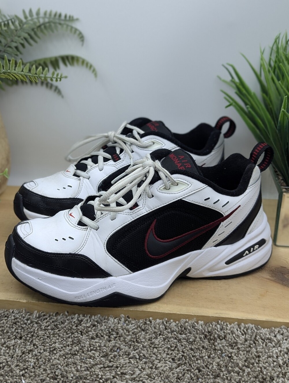 Nike Air Monarch Mens Size 9 Leather Walking Training Gym Shoes Casual Comfort